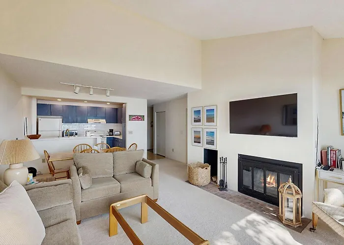 Condo In Glen Arbor With Lake Michigan Sunset Views Fireplace Deck Washer & Dryer